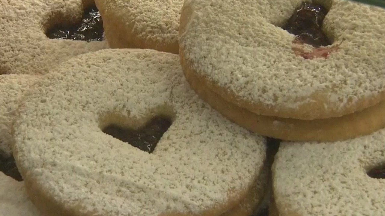 Kosher cafe bridges faiths