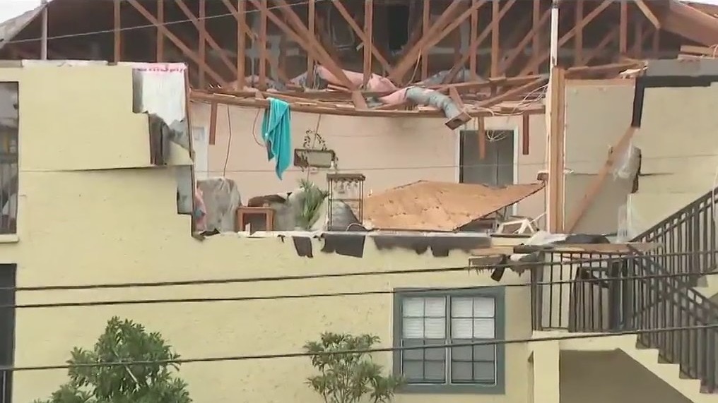 Florida weather rips roof off condo building