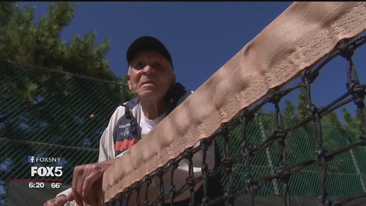99-year-old tennis coach still sharing his love of the game