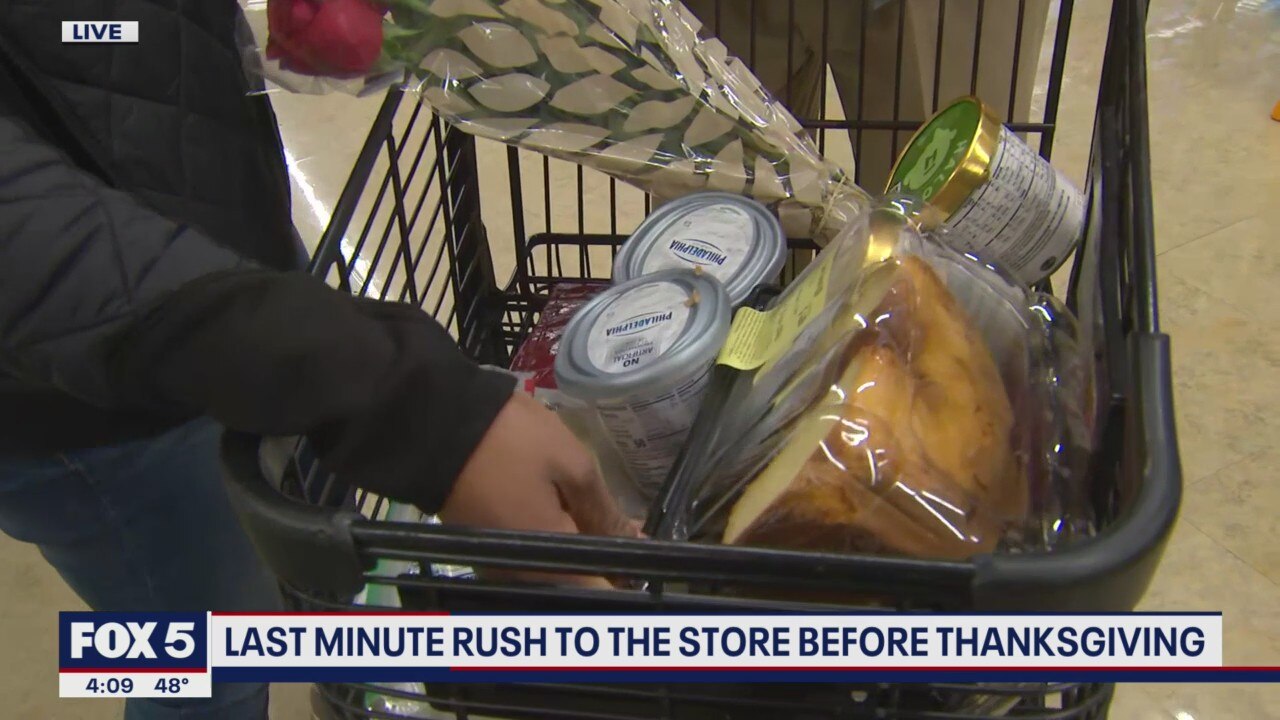 Customers make last minute grocery trip ahead of Thanksgiving