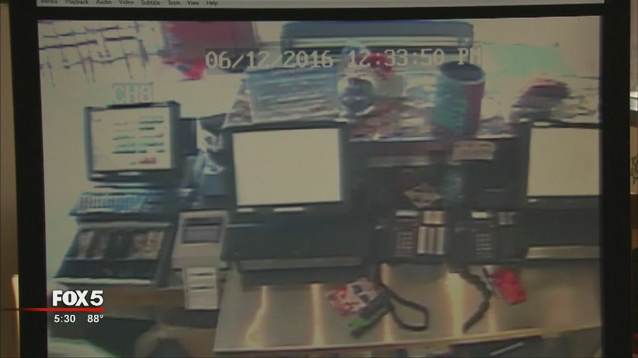 Robber escapes on bicycle