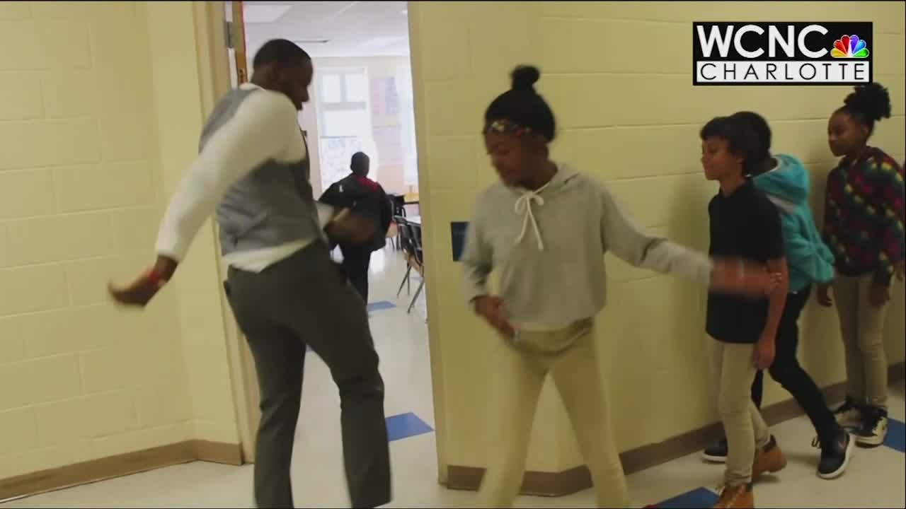 Teacher's special student-handshakes goes viral