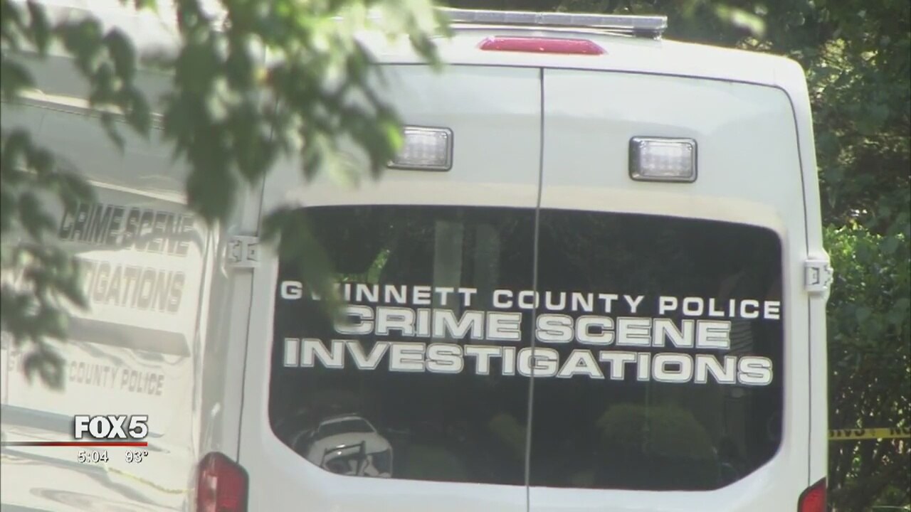 Police looking for suspect in Gwinnett County double shooting