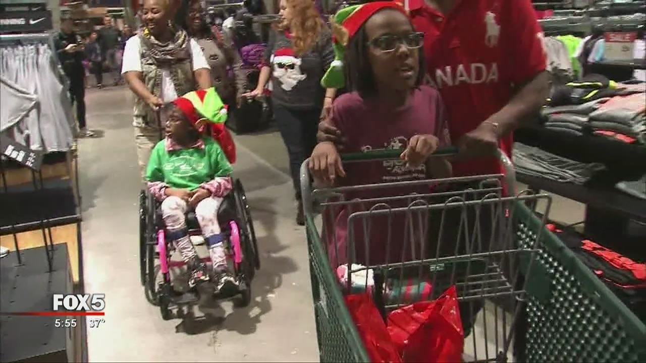 Falcons give away holiday shopping spree