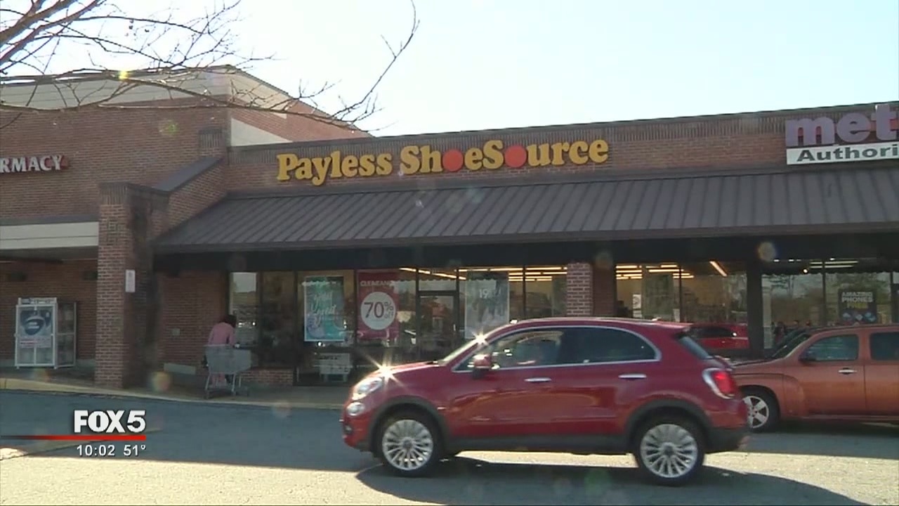 Police: Falling mirror kills 2-year-old girl