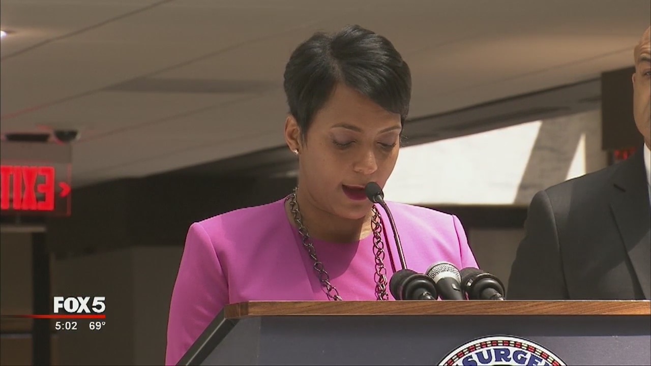 Atlanta mayor takes steps to restore public trust