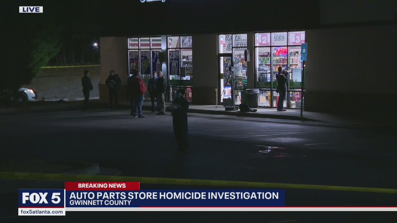 Clerk shot and killed during robbery
