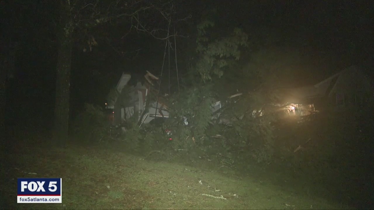 Downed power lines leave thousands without power in Rome