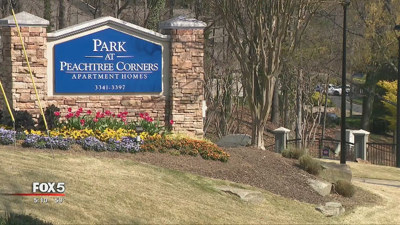 2 dead, 1 hurt in triple shooting | FOX 5 Atlanta