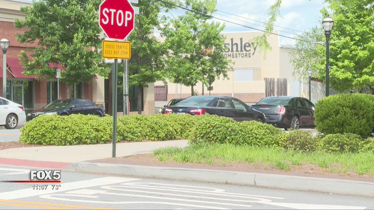 Police: Group beats and robs man behind apartment