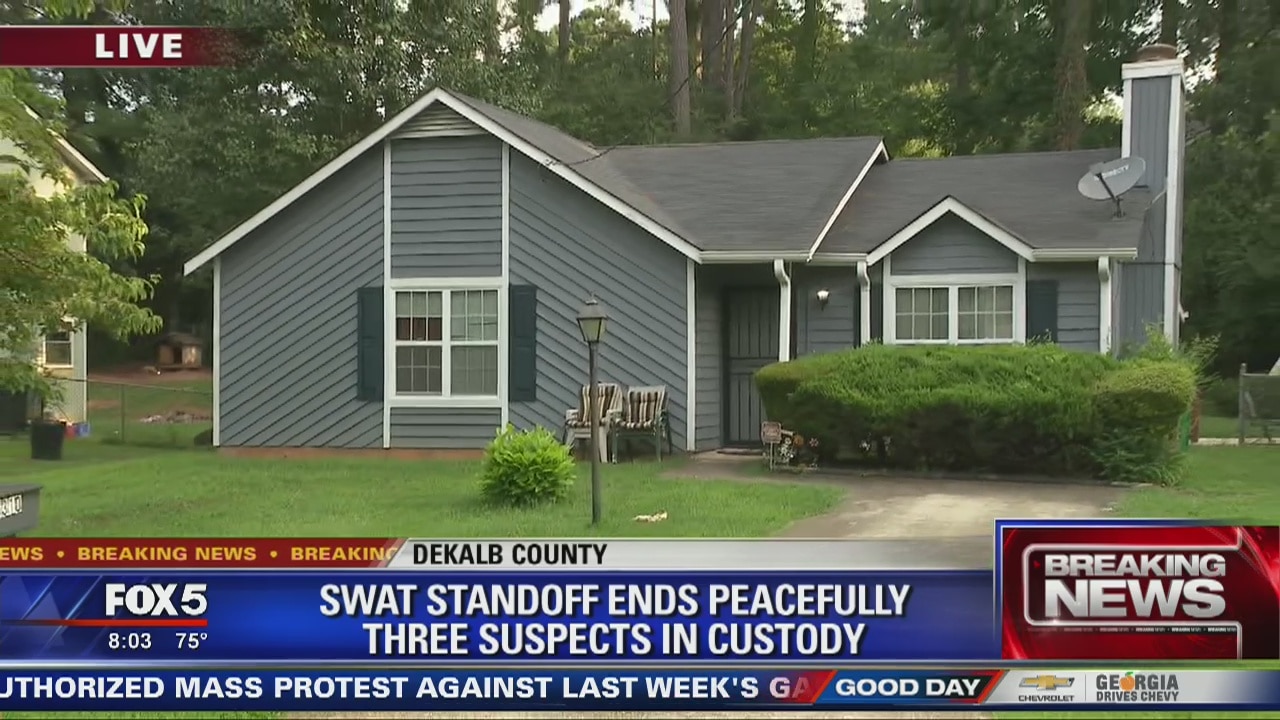 SWAT standoff ends peacefully