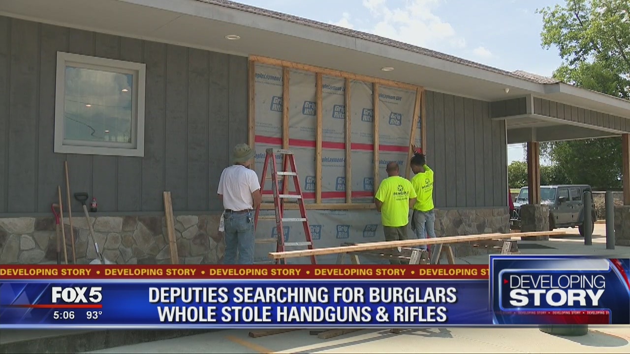 Guns stolen in smash and grab