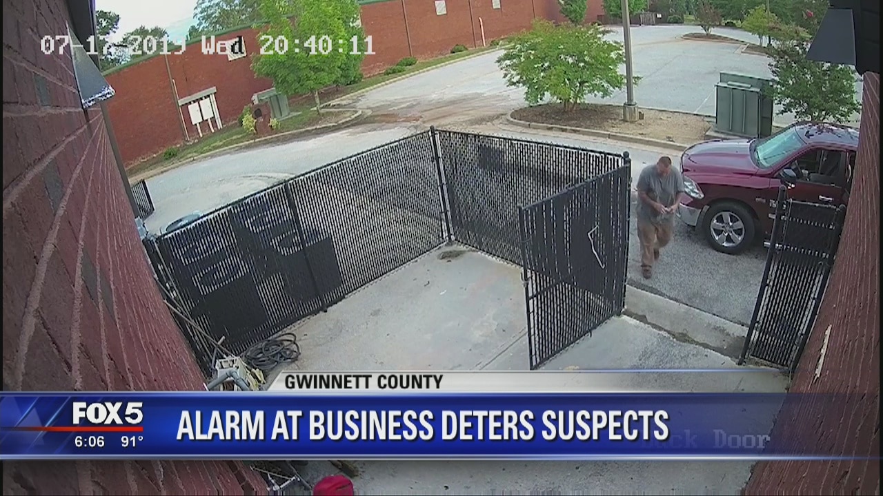 Business' alarm scares off break-in suspects