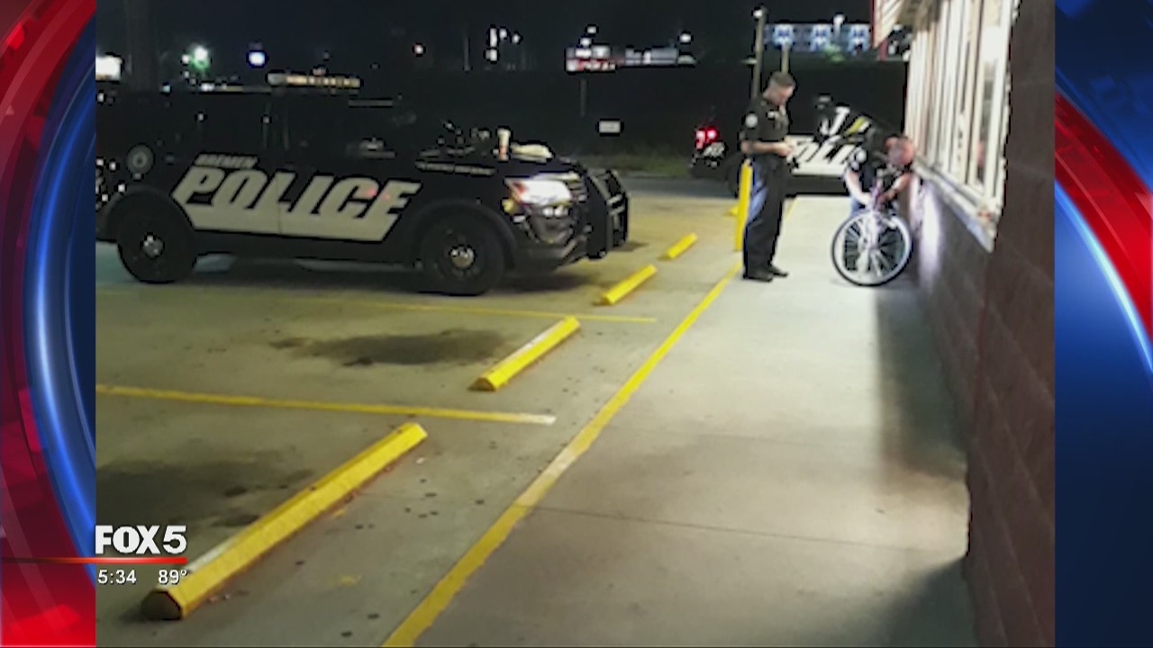 Officers praised for helping elderly man