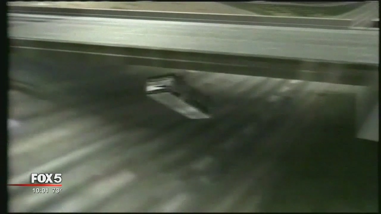 Vehicle plunges onto I-75