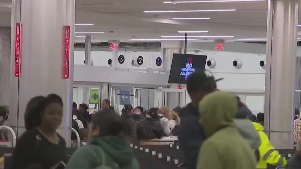2023 holiday travel ramps up at Atlanta airport