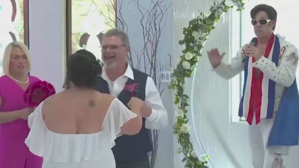 Couples head to Vegas to get married on 123123