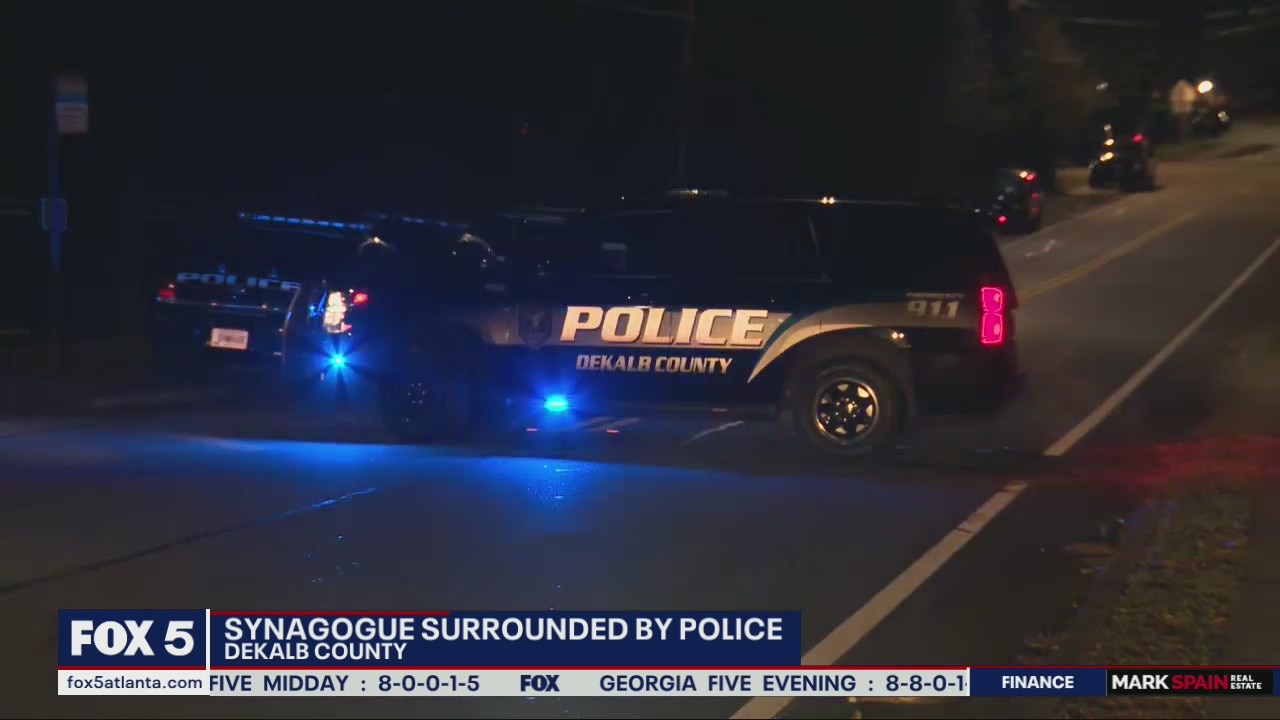 SWAT Team surrounds synagogue