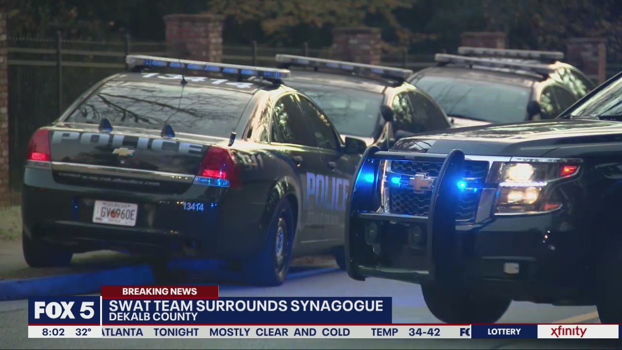 SWAT Team surrounds synagogue