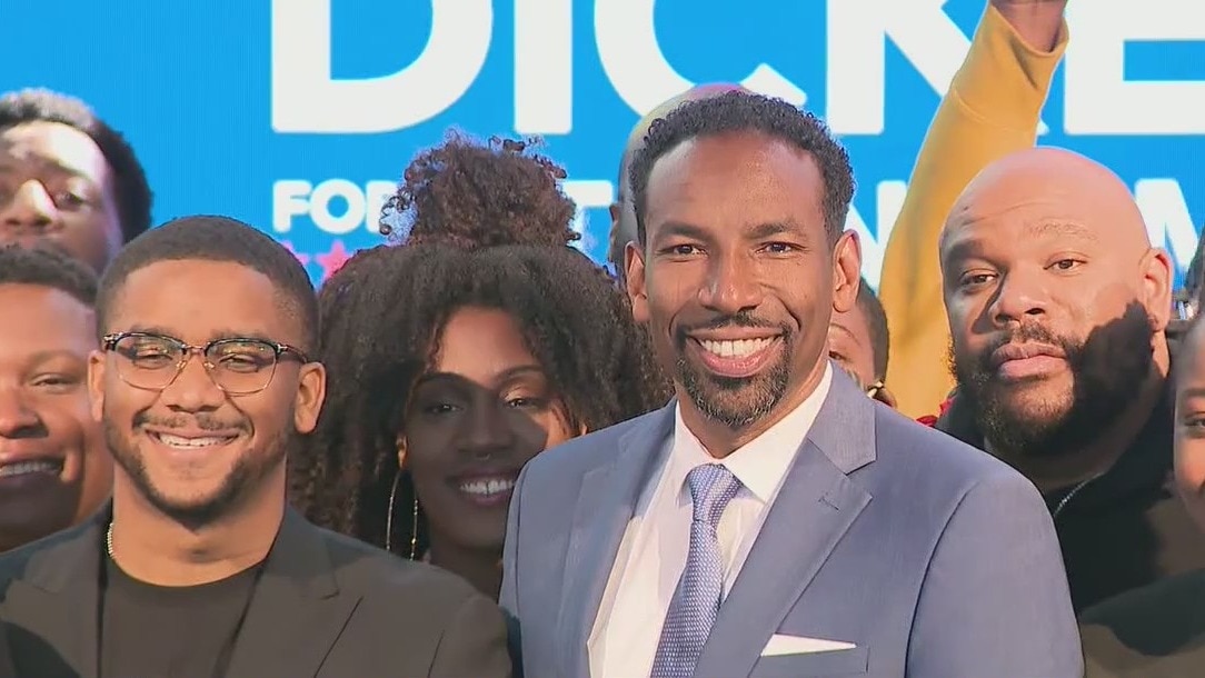 Andre Dickens meets with small business owners