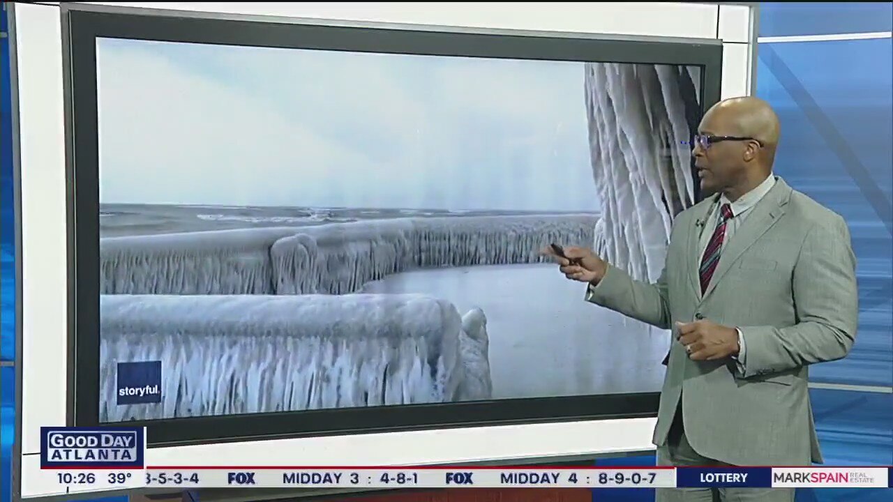 New York restaurant completely frozen in Ice