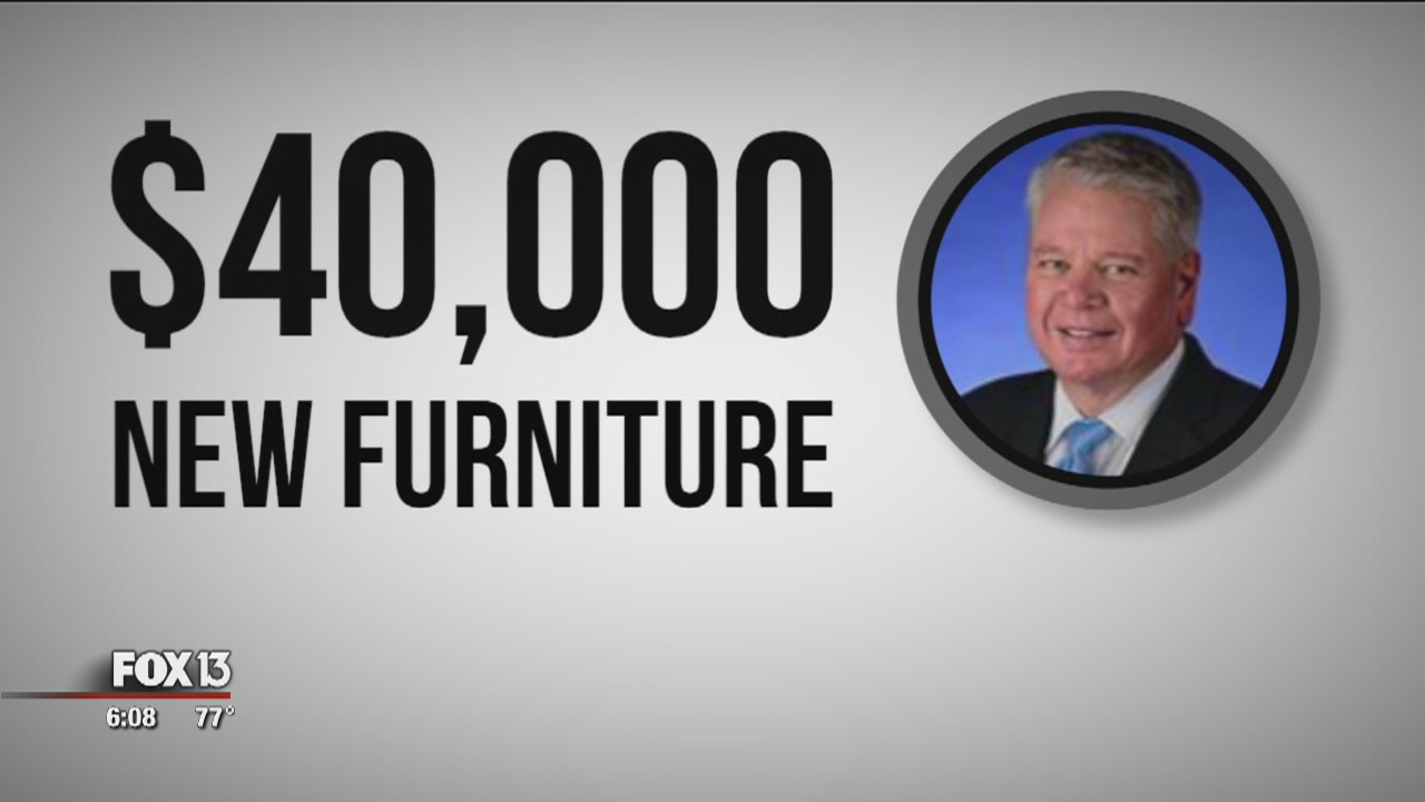 What color is Bill Johnson?s parachute?