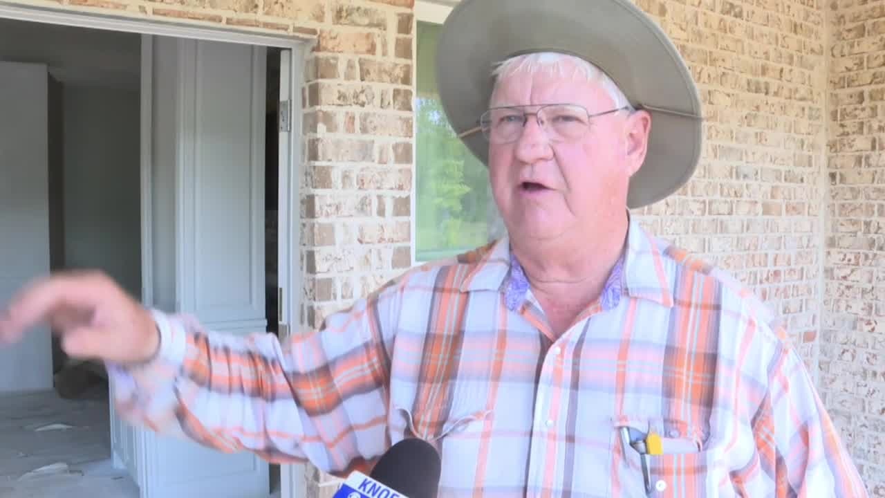Gator in Louisiana house