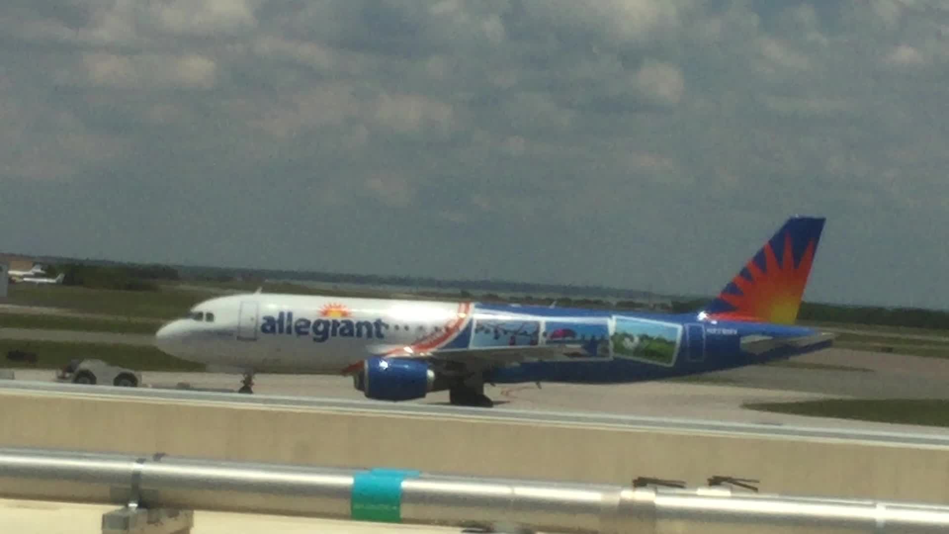 Allegiant airlines flight makes emergency landing