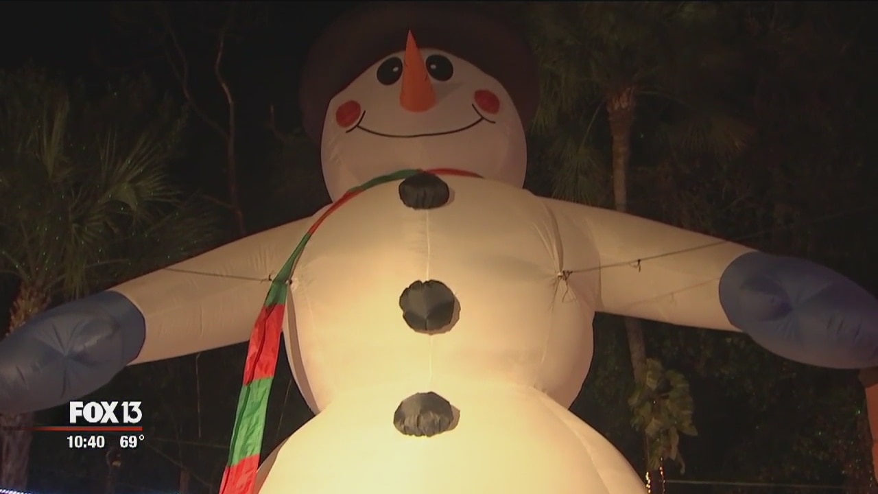 Oakdale Christmas Display lights up St. Pete