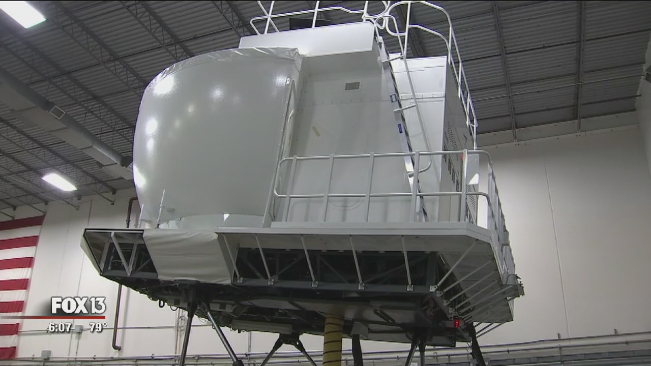 Pilots train on aerial refueling simulator