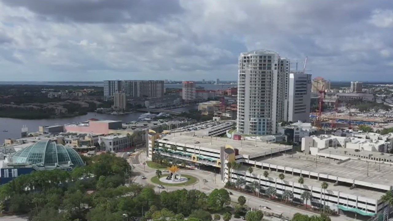 Should renters be notified if someone in their complex has COVID-19?