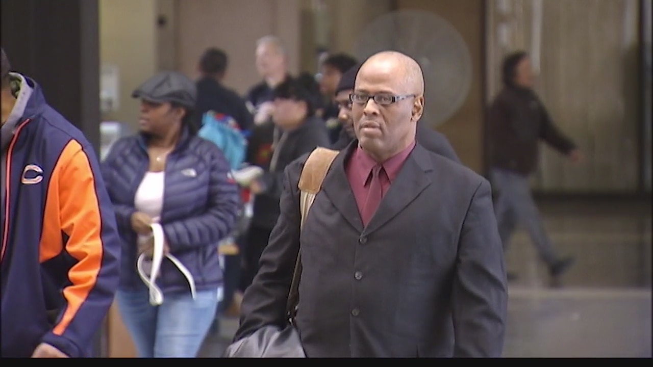 Chicago officer acquitted of putting gun in suspect's mouth