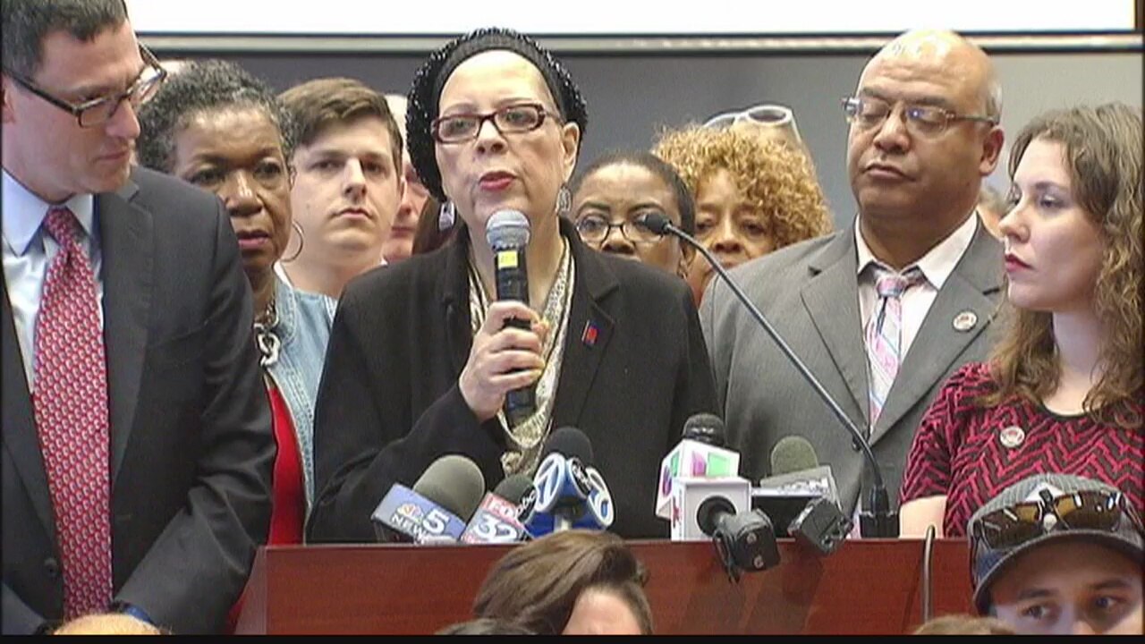 Chicago Teachers Union calls for resignations of Mayor Emanuel, Anita Alvarez