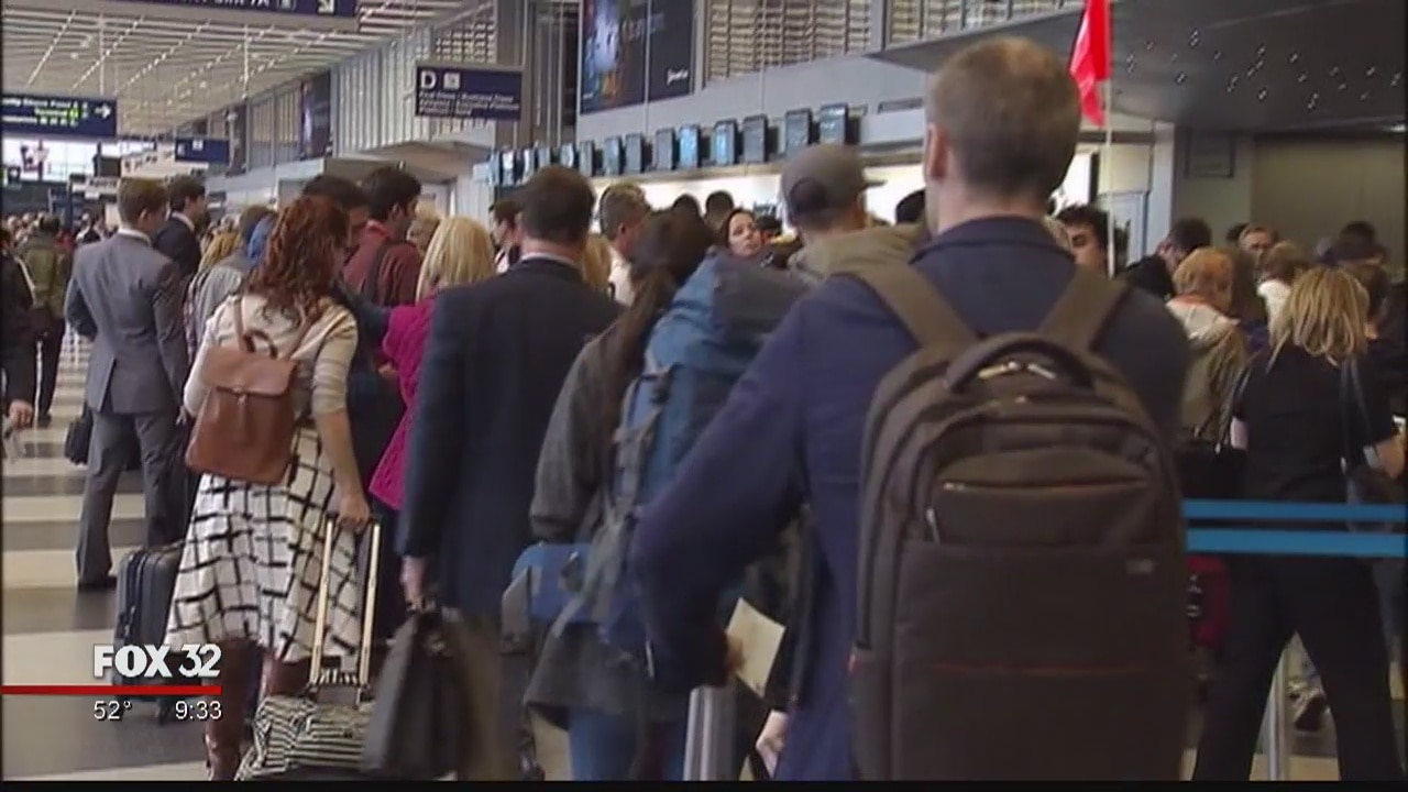Chicago officials say city should privatize airport security
