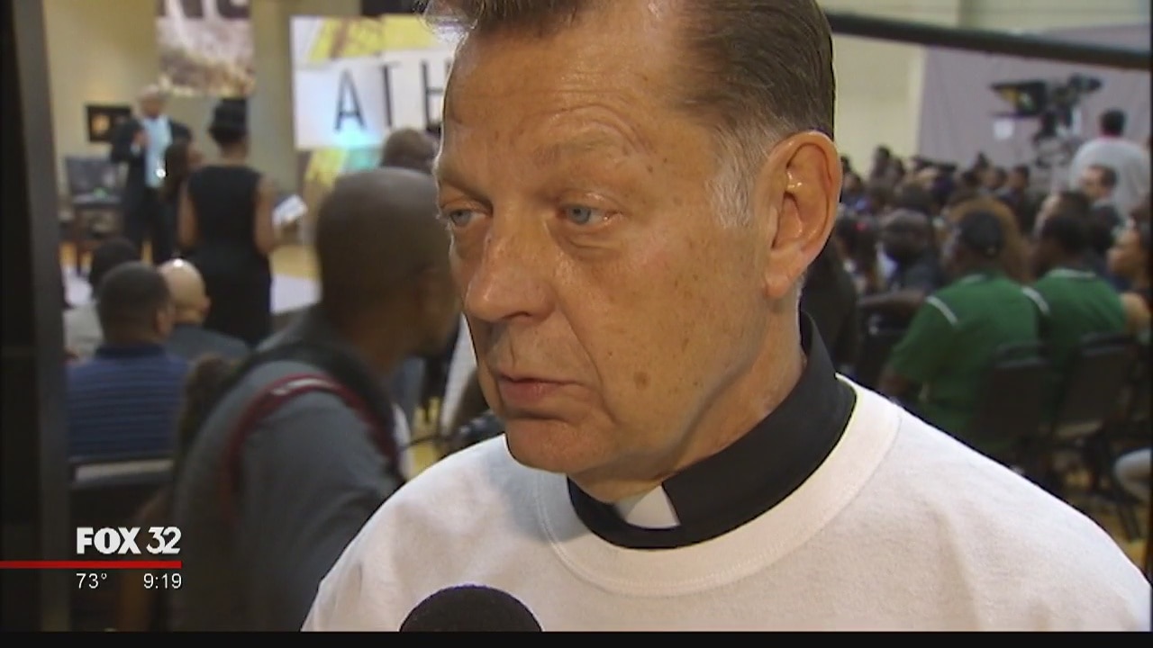 Top athletes gather in Chicago to weigh in on violence across the country