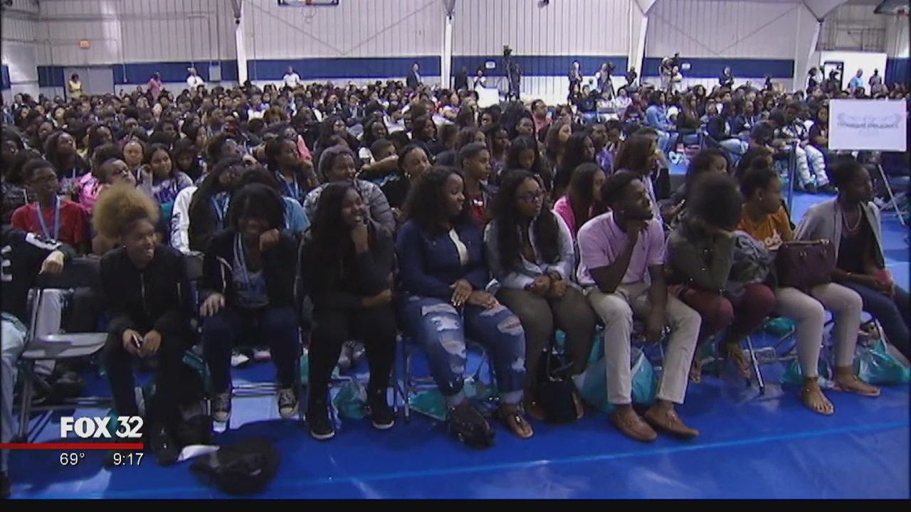 Illinois HS students get special lesson from police