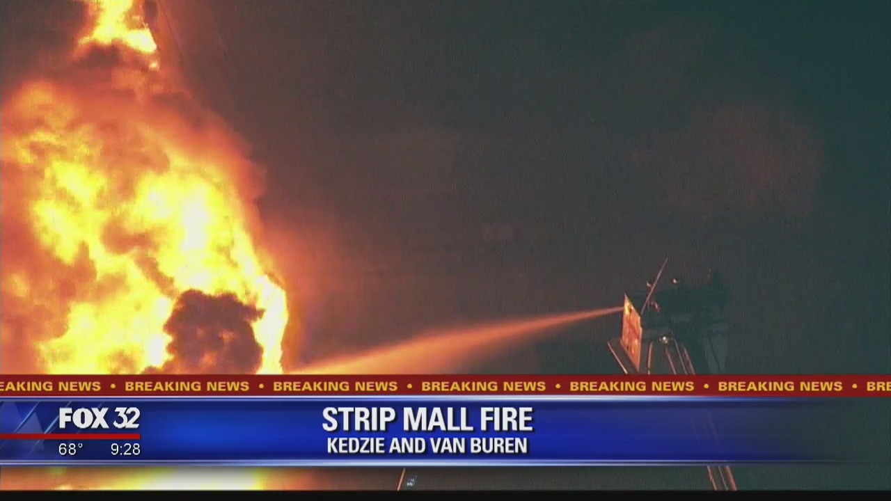 Massive fire burning in East Garfield Park (2)