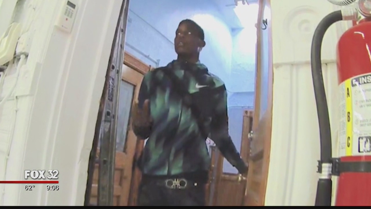 Very tall thief targeting Wicker Park businesses