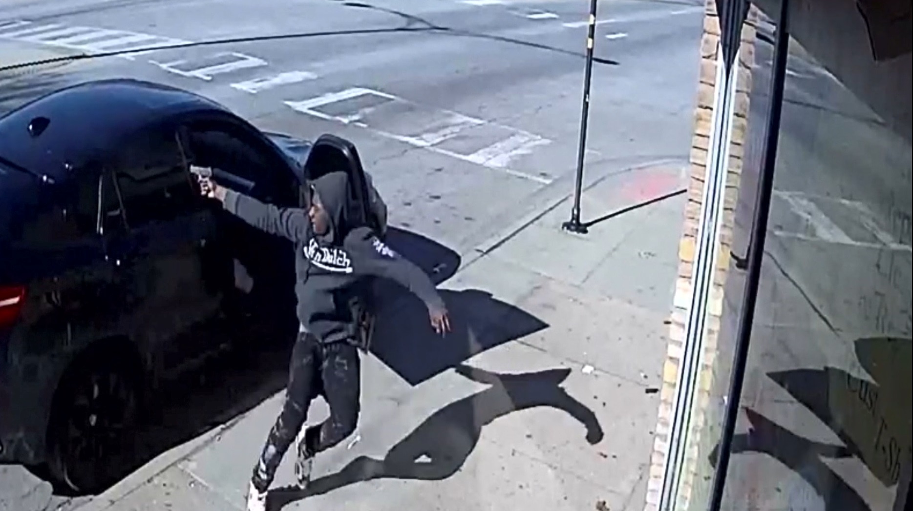 Video shows carjacking suspects in shootout with CPD officer