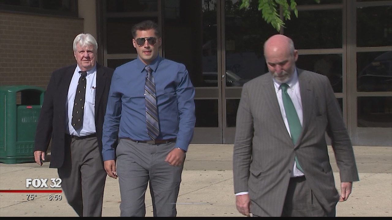 Chicago police officer who killed 2 cleared in bar fight