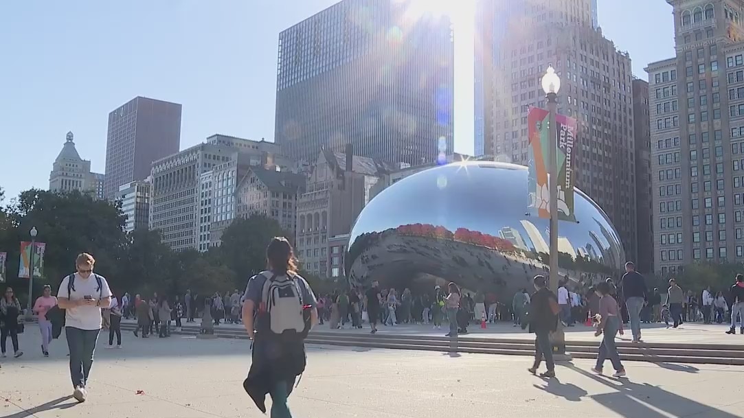 Chicagoans out in mass enjoying what's possibly the last weekend of nice weather