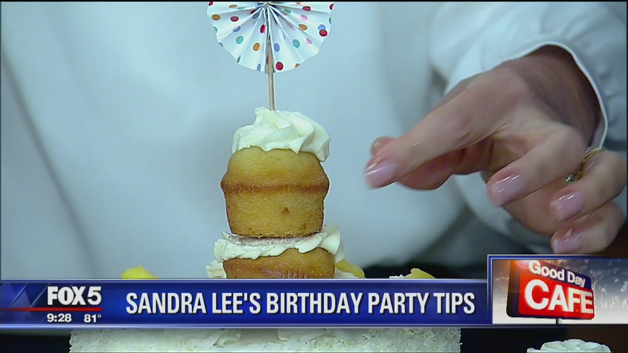 Good Day Cafe: Sandra Lee's birthday cakes