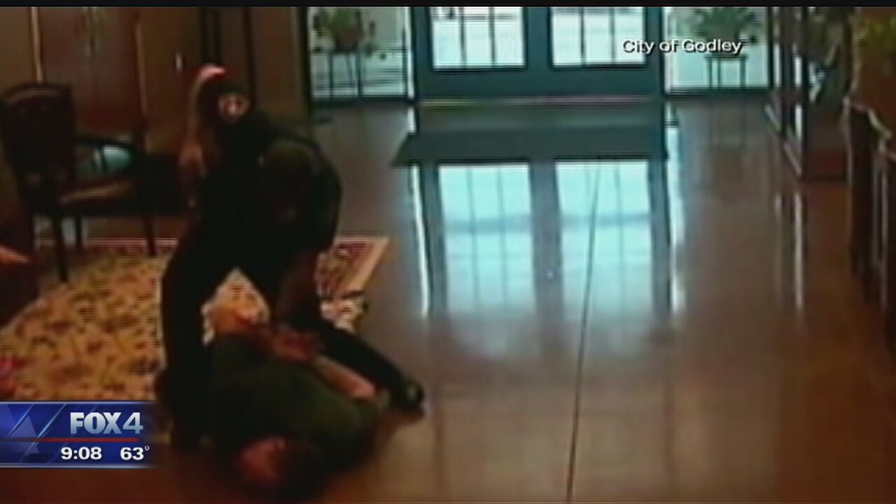 Man says Godley officer shouldn?t have tased him