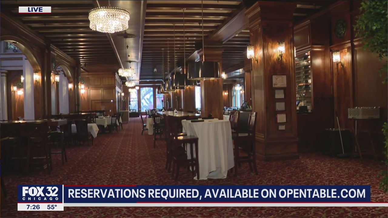 World-famous Walnut Room opens reservations for holiday season