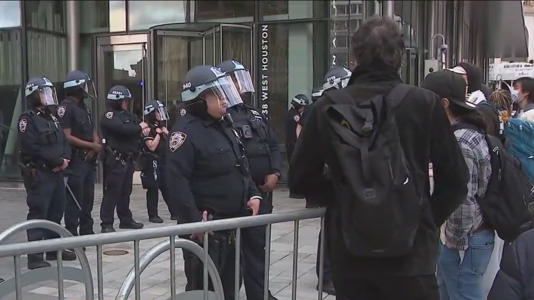 NYPD begin to disperse NYU encampment