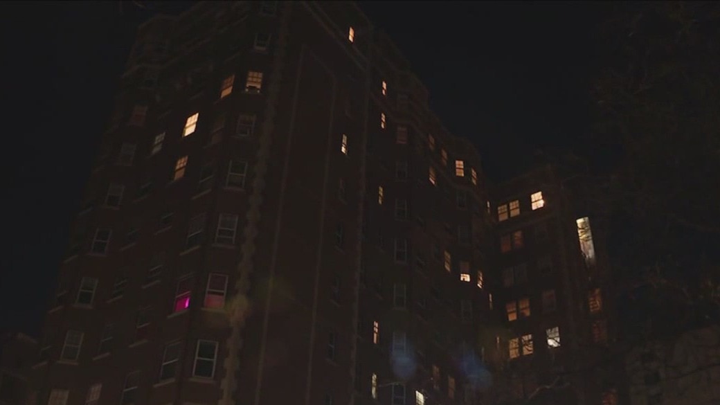 Crews douse fire at Edgewater apartment building