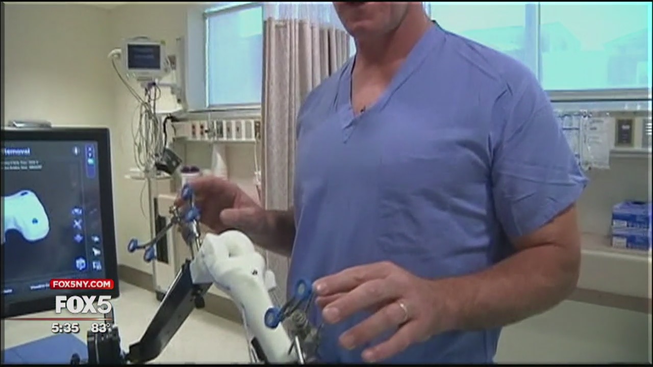 Robotic knee surgery