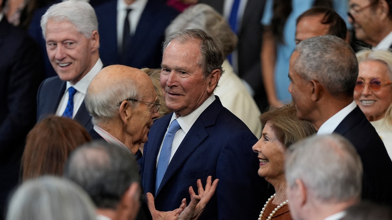 Audience welcomes former presidents