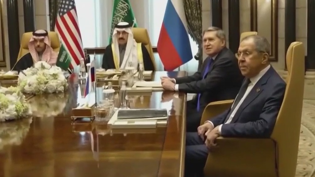 Russia, U.S. take first steps toward ending Ukraine war