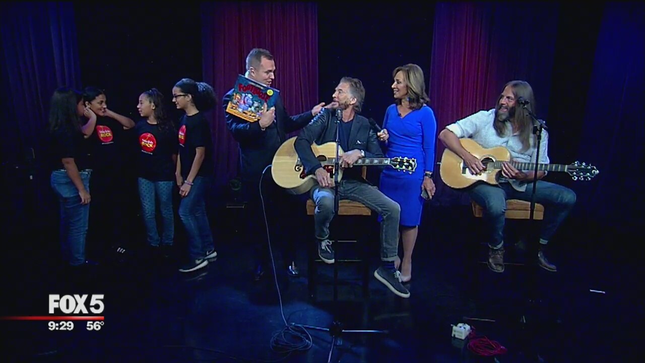 Kenny Loggins performs